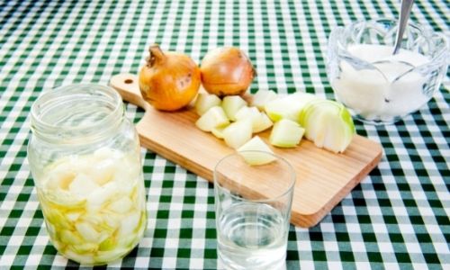 How to make Onion Juice Mask for your Hair?